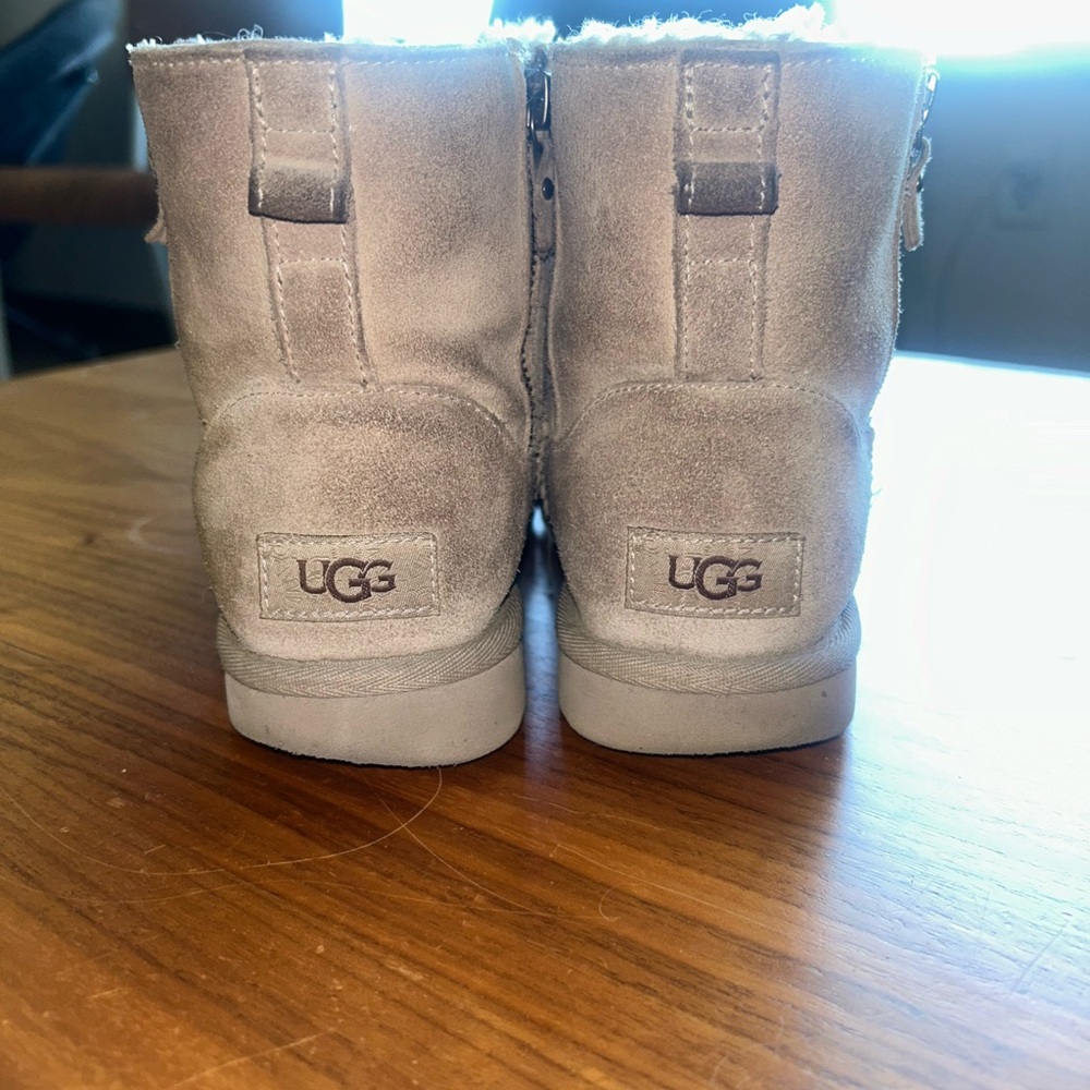 Mini Uggs - image 1